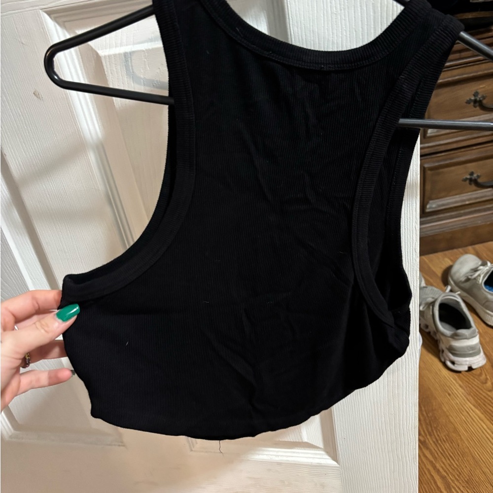 Black Sleeveless Ribbed Tank Top - Picture 2 of 3